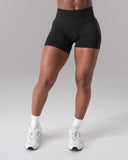 Pump Mid Rise Short - Black