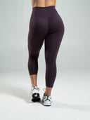 Aura Ultra-High Rise Capri - Black Garnet